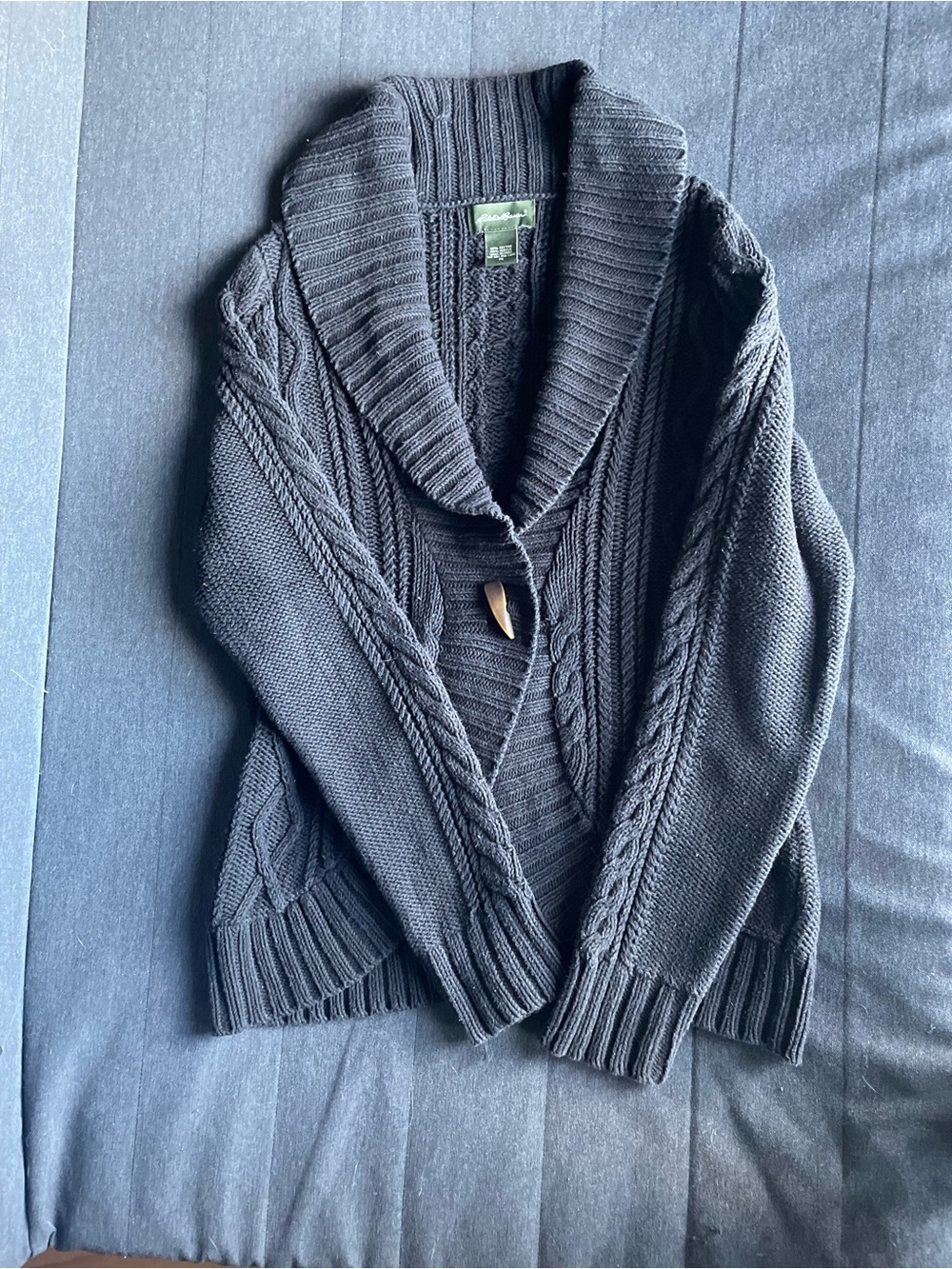 Eddie Bauer women’s black knit cardigan single button, size medium